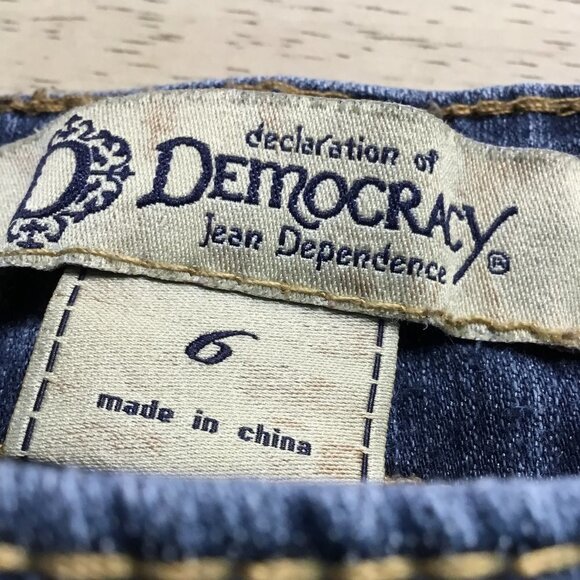 Democracy Jeans Paisley Pocket Embroidery Midrise Wide Leg Capri Size 6 - Picture 4 of 5